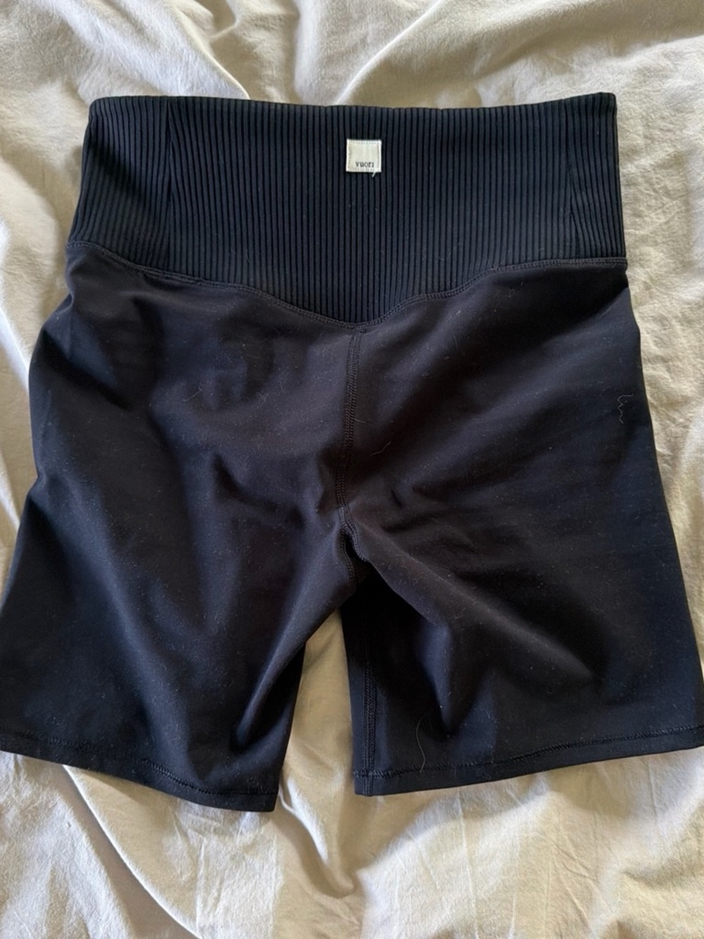 Vuori High-Waist Black Women’s Ribbed Waistbike Shorts